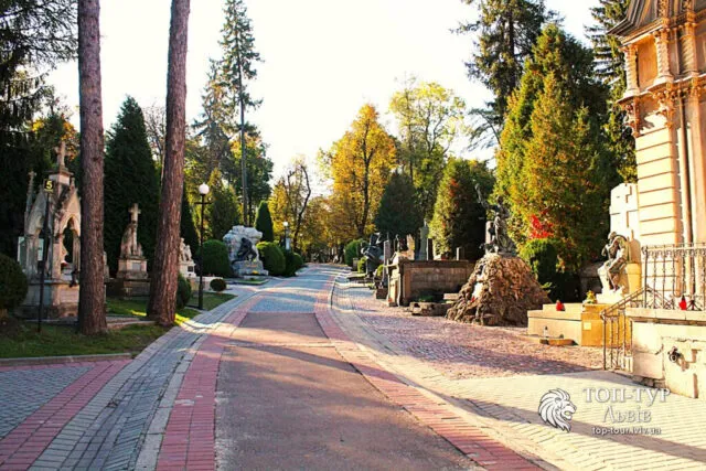 Легенди Личаківського кладовища пов'язані з ним нерозривно